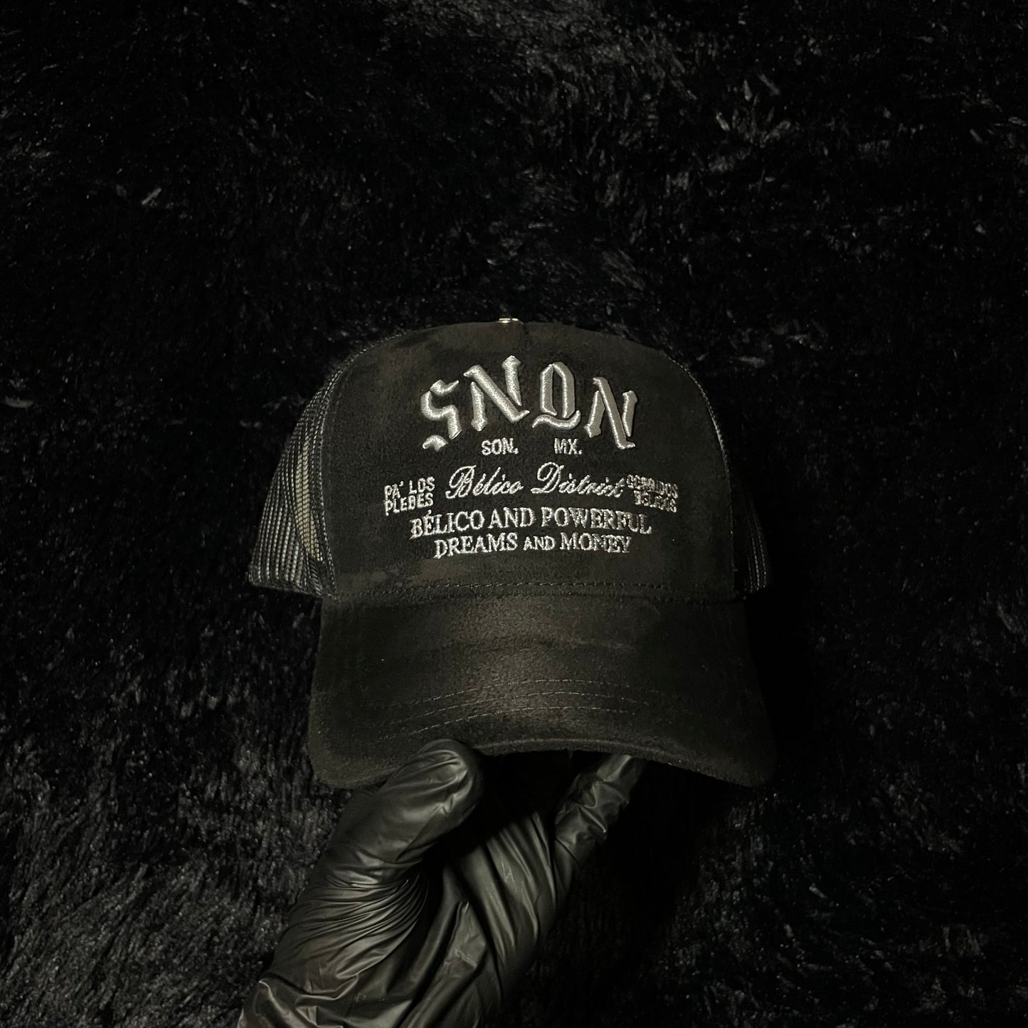 BARBAS HATS X LUIS R CONRIQUEZ SNQN