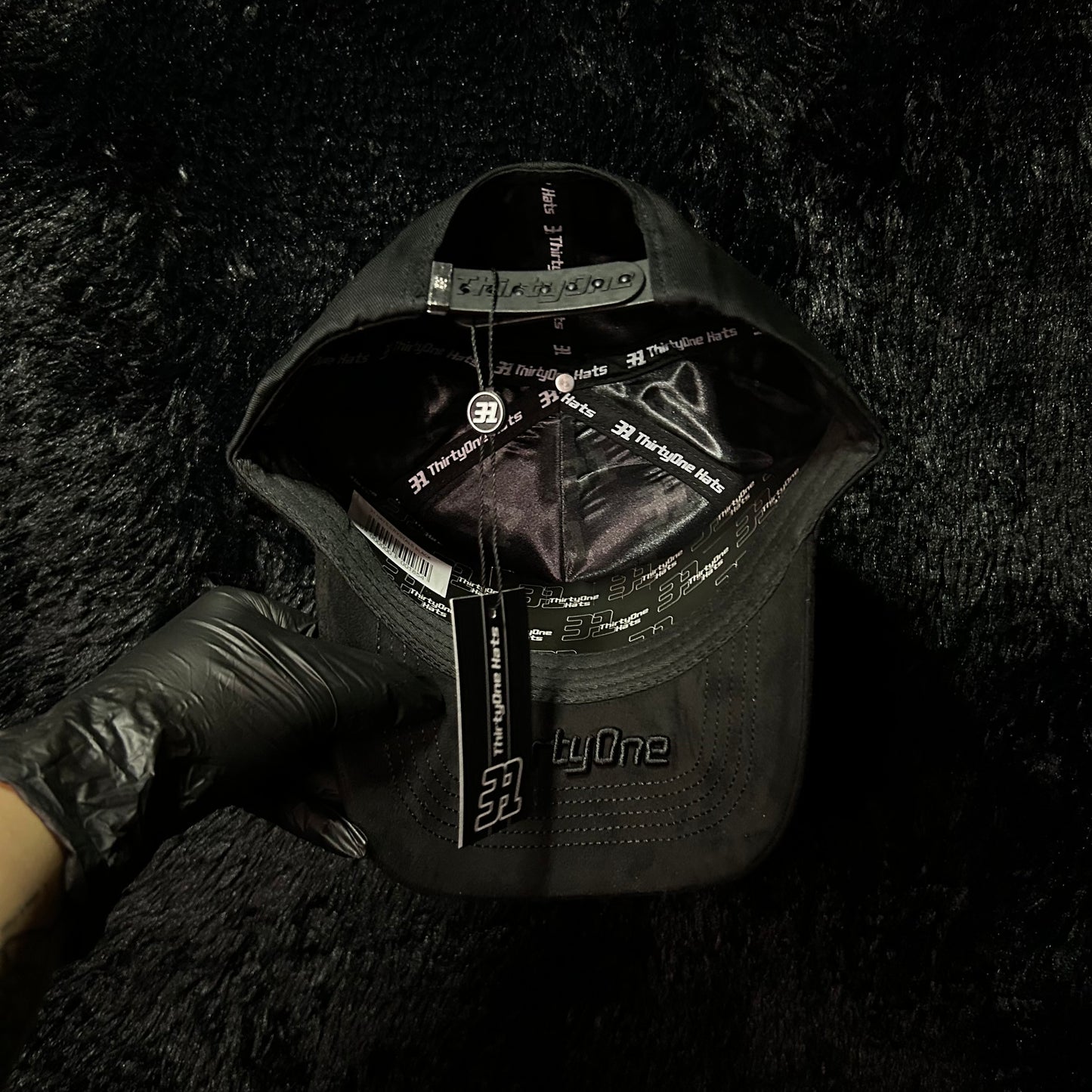 THIRTY ONE CRYSTALS BLACK