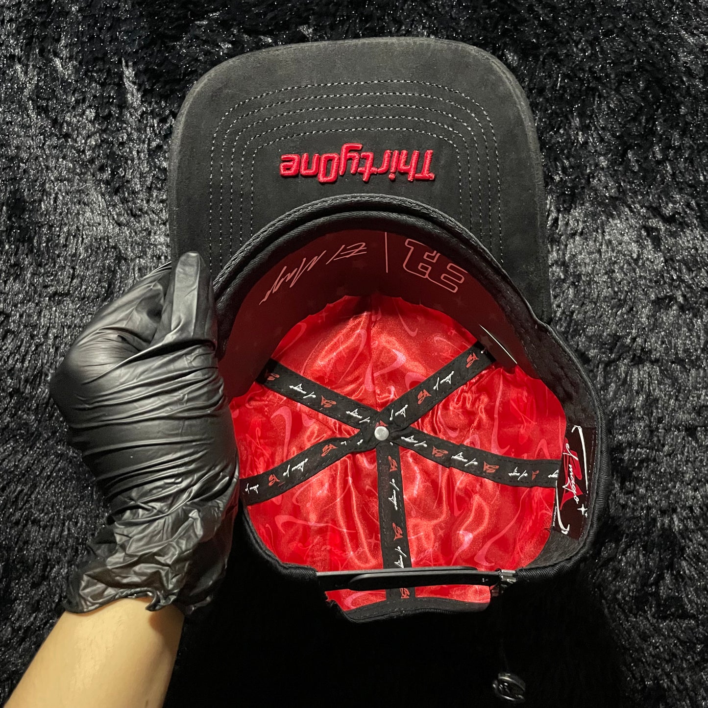 THIRTY ONE HATS X EL MAGO ROJO