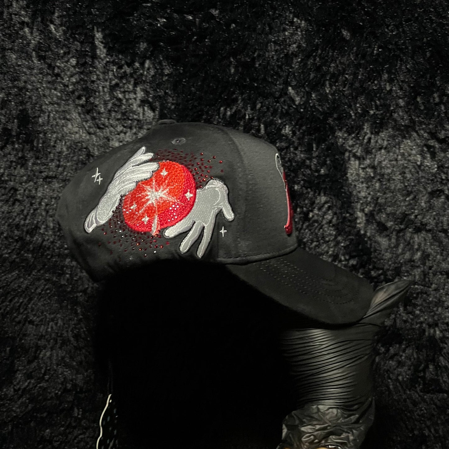 THIRTY ONE HATS X EL MAGO ROJO