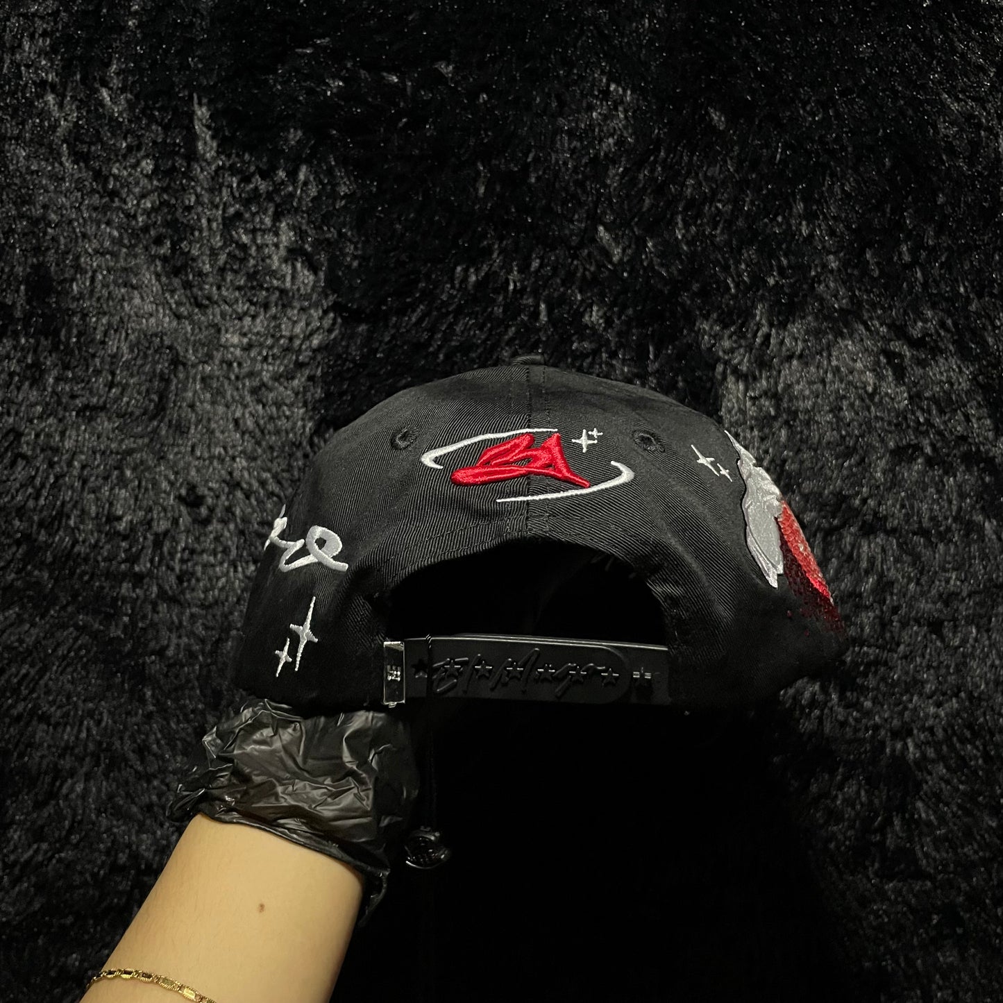 THIRTY ONE HATS X EL MAGO ROJO