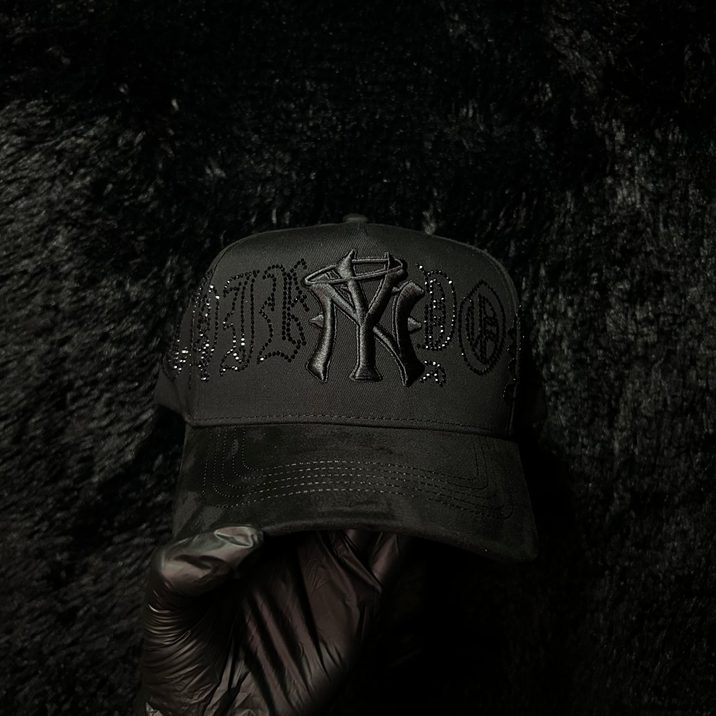 THIRTY ONE CRYSTALS BLACK