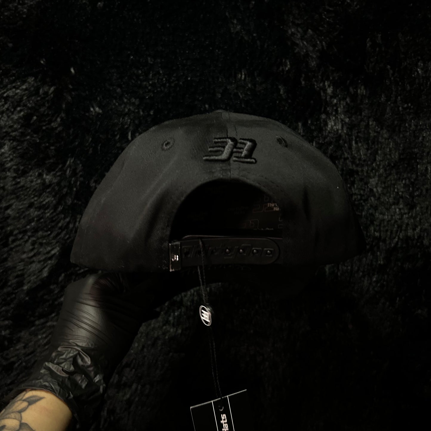 THIRTY ONE CRYSTALS BLACK